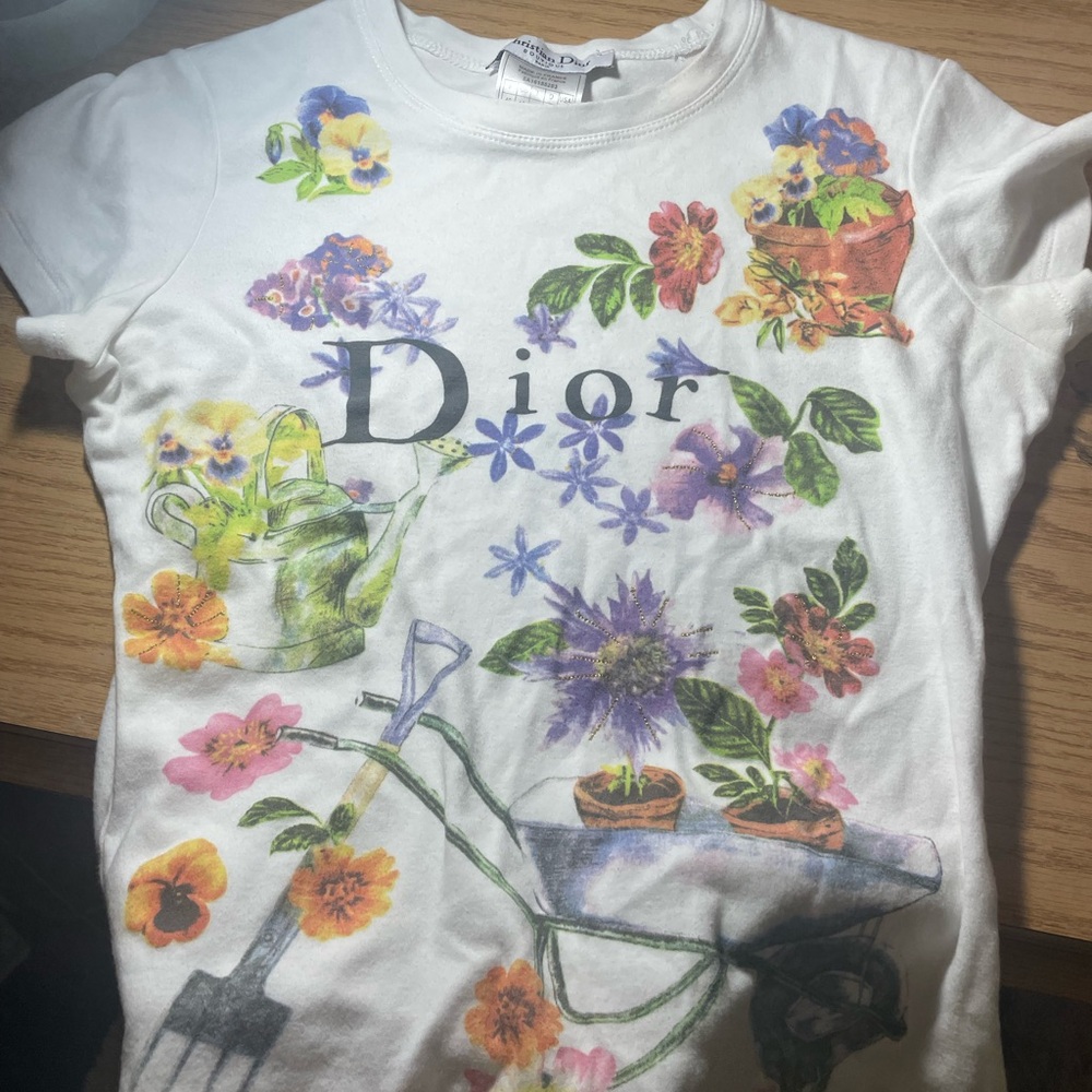 Dior floral vintage top, fits a small. Minor wearing/ piling